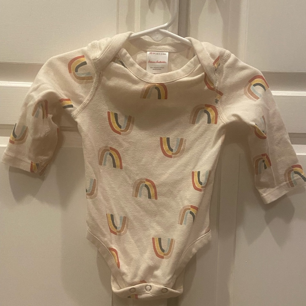Hanna Andersson unisex rainbow bodysuit size 3-6m